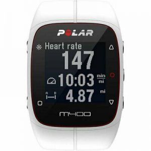 Sport Accessories מוצרים לאימון ריצה שעון חכם של POLAR  כאשר הוא מודד דופק ,מרחק וזמן.